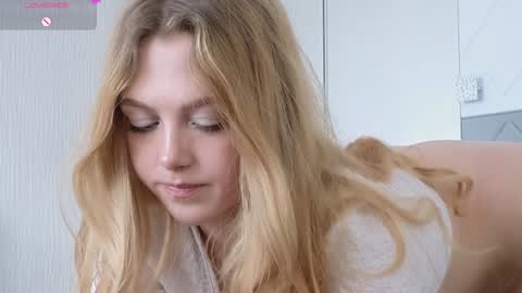 Snapshot of small_blondee chatting on 22, 1, 2025 Emily online show from 22, 1, 2025