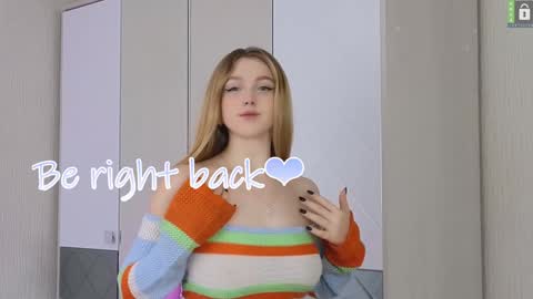 Snapshot of small_blondee chatting on 28, 1, 2025 Emily online show from 28, 1, 2025