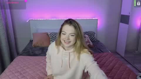 Snapshot of small_blondee chatting on 3, 3, 2025 Emily online show from 3, 3, 2025