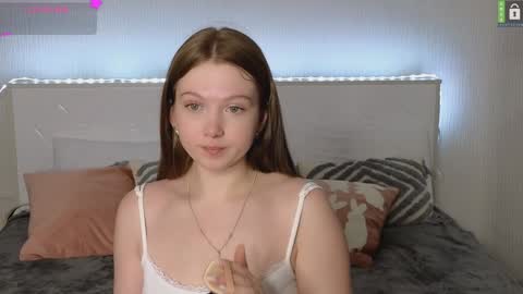 Snapshot of small_blondee chatting on 5, 3, 2025 Emily online show from 5, 3, 2025