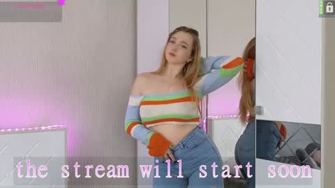 Snapshot of small_blondee chatting on 6, 3, 2025 Emily online show from 6, 3, 2025