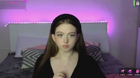 Snapshot of small_blondee chatting on 10, 3, 2025 Emily online show from 10, 3, 2025