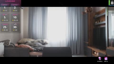 Snapshot of small_blondee chatting on 12, 11, 2025 Emily online show from 12, 11, 2025