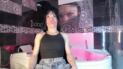 Snapshot of small_hot19 chatting on 5, 10, 2025 Small Hot19 online show from 5, 10, 2025