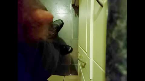 Snapshot of smallhairyuncut chatting on 29, 10, 2025 Small Hairy Uncut online show from 29, 10, 2025