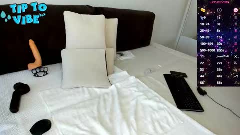 Snapshot of smallnipples chatting on 12, 10, 2025 Alex online show from 12, 10, 2025