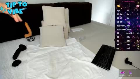 Snapshot of smallnipples chatting on 30, 10, 2025 Alex online show from 30, 10, 2025