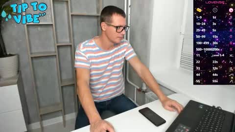 Snapshot of smallnipples chatting on 2, 12, 2025 Alex online show from 2, 12, 2025