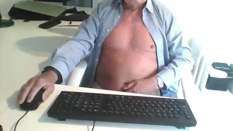 Snapshot of smilesnsmiles chatting on 3, 12, 2024 George online show from 3, 12, 2024