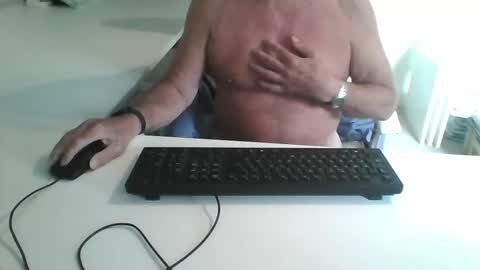 Snapshot of smilesnsmiles chatting on 20, 10, 2025 George online show from 20, 10, 2025