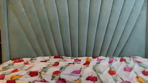 smiley_berry online show from 19, 12, 2025