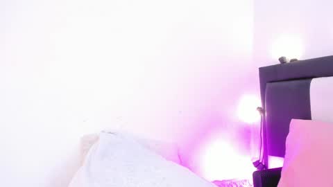 Snapshot of smiling__girl chatting on 22, 12, 2024 online show from 22, 12, 2024