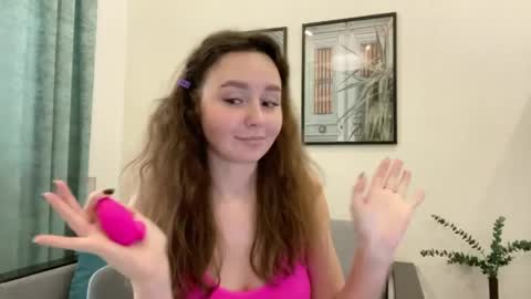 smiling_riddle online show from 4, 4, 2026