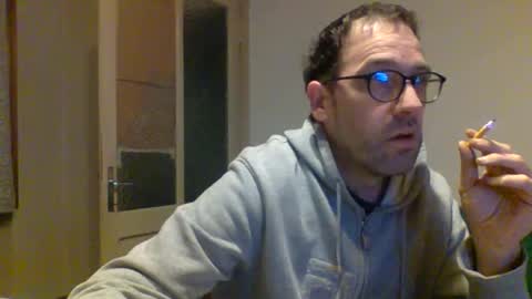 Snapshot of smokered100s chatting on 17, 10, 2025 luca online show from 17, 10, 2025