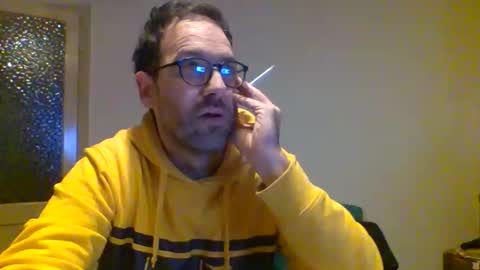 Snapshot of smokered100s chatting on 25, 10, 2025 luca online show from 25, 10, 2025