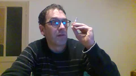 Snapshot of smokered100s chatting on 29, 10, 2025 luca online show from 29, 10, 2025