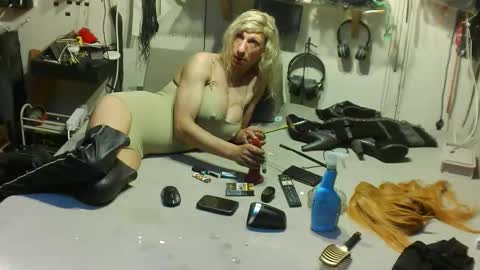 Snapshot of smokeslut365 chatting on 17, 5, 2026 smokeslut365 online show from 17, 5, 2026
