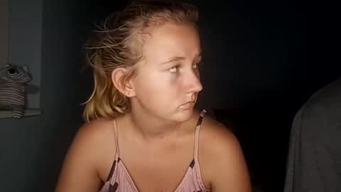 Sneakylildevils online show from 12, 4, 2026