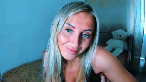 Snapshot of snezanablond chatting on 4, 6, 2026 Sneja online show from 4, 6, 2026