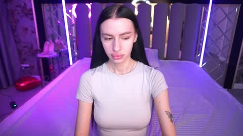 snow_whiteeex online show from 4, 4, 2026