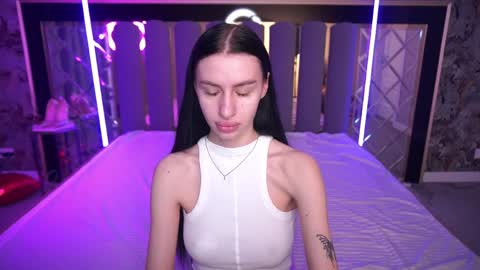 snow_whiteeex online show from 6, 4, 2026