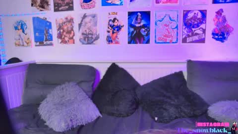 Snapshot of snowblack_ chatting on 1, 5, 2026 Snow and Bubble online show from 1, 5, 2026