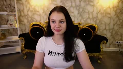 Snapshot of snowwhite_bella chatting on 1, 7, 2026 snowwhite_bella online show from 1, 7, 2026