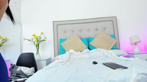 sofhyalove online show from 11, 4, 2026