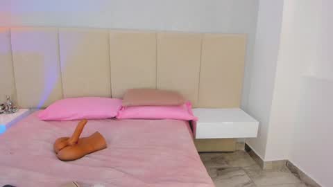 Snapshot of sofia_pamela chatting on 6, 12, 2024 SOFIA PAMELA online show from 6, 12, 2024