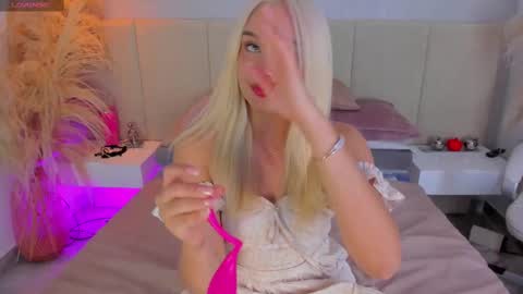 Snapshot of sofia_pamela chatting on 8, 9, 2025 SOFIA PAMELA online show from 8, 9, 2025