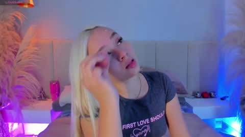 Snapshot of sofia_pamela chatting on 19, 9, 2025 SOFIA PAMELA online show from 19, 9, 2025