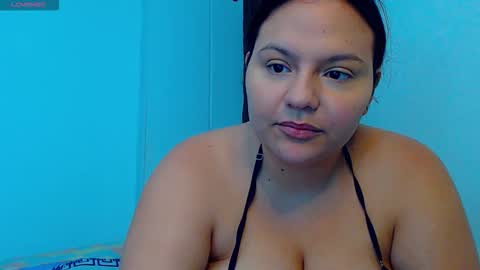 Snapshot of sofiamooon_ chatting on 21, 12, 2025 sofiamooon_ online show from 21, 12, 2025