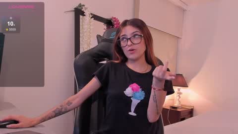 Snapshot of sofiarouge_ chatting on 4, 2, 2025 Sofia Help me reach 5K followers online show from 4, 2, 2025