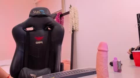 Snapshot of sofiarouge_ chatting on 16, 2, 2025 Sofia Help me reach 5K followers online show from 16, 2, 2025