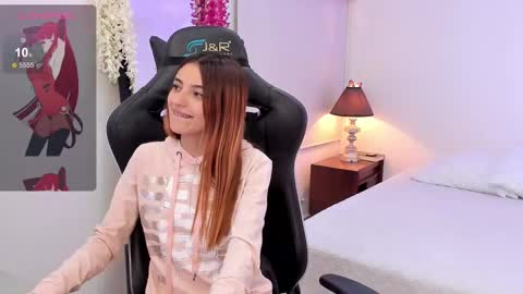 Snapshot of sofiarouge_ chatting on 6, 3, 2025 Sofia Help me reach 5K followers online show from 6, 3, 2025