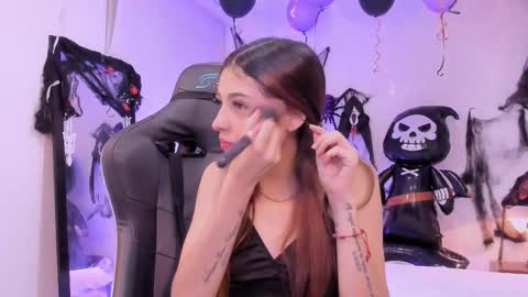 Snapshot of sofiarouge_ chatting on 30, 10, 2025 Sofia Help me reach 5K followers online show from 30, 10, 2025