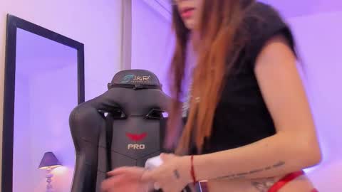 Snapshot of sofiarouge_ chatting on 5, 11, 2025 Sofia Help me reach 5K followers online show from 5, 11, 2025