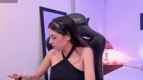 Snapshot of sofiarouge_ chatting on 13, 11, 2025 Sofia Help me reach 5K followers online show from 13, 11, 2025