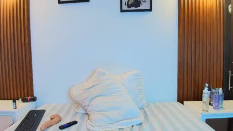   online show from 23, 10, 2025