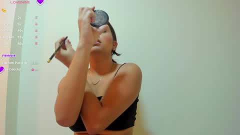 Snapshot of sofii_miller_ chatting on 5, 3, 2025 online show from 5, 3, 2025