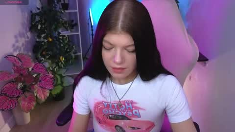 Snapshot of softeach chatting on 14, 4, 2026 Jenny online show from 14, 4, 2026