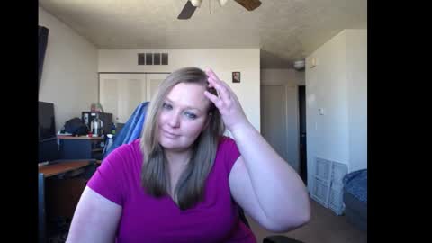 Snapshot of softerpeaches chatting on 12, 2, 2025 Rose online show from 12, 2, 2025