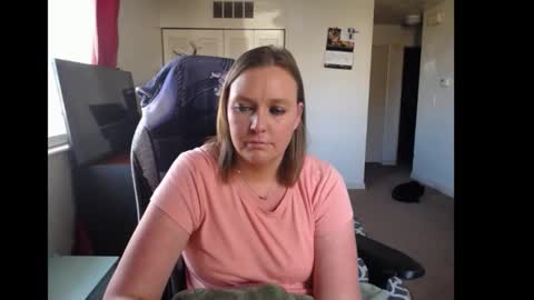 Snapshot of softerpeaches chatting on 17, 11, 2025 Rose online show from 17, 11, 2025