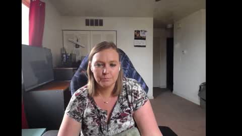 Snapshot of softerpeaches chatting on 20, 11, 2025 Rose online show from 20, 11, 2025