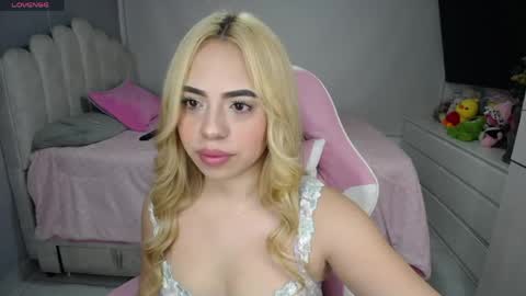 Snapshot of softkiss_x chatting on 30, 5, 2026 Fran online show from 30, 5, 2026