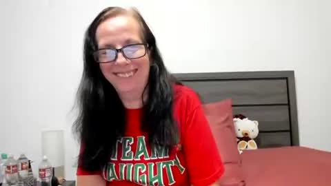 Soft Peach Goddess online show from 23, 12, 2025