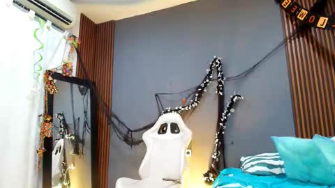 sofy west online show from 29, 10, 2025