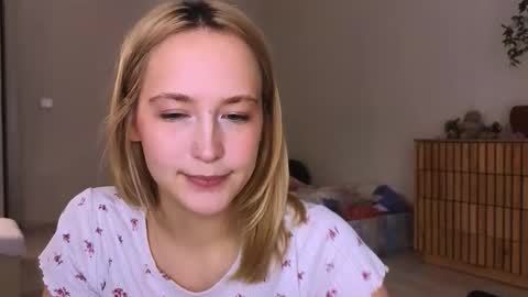 sola_bloom online show from 18, 11, 2025