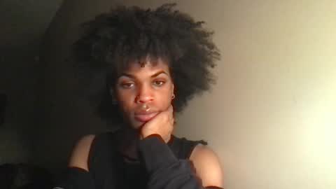 Snapshot of solaceeve chatting on 6, 11, 2025 SolaceEve online show from 6, 11, 2025