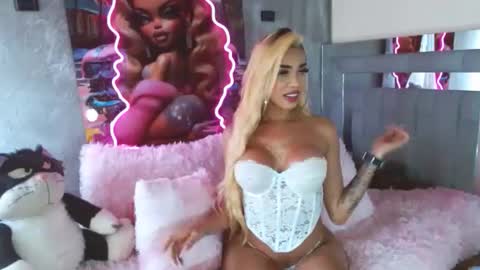 instagram    evalunavelez1. online show from 15, 1, 2025